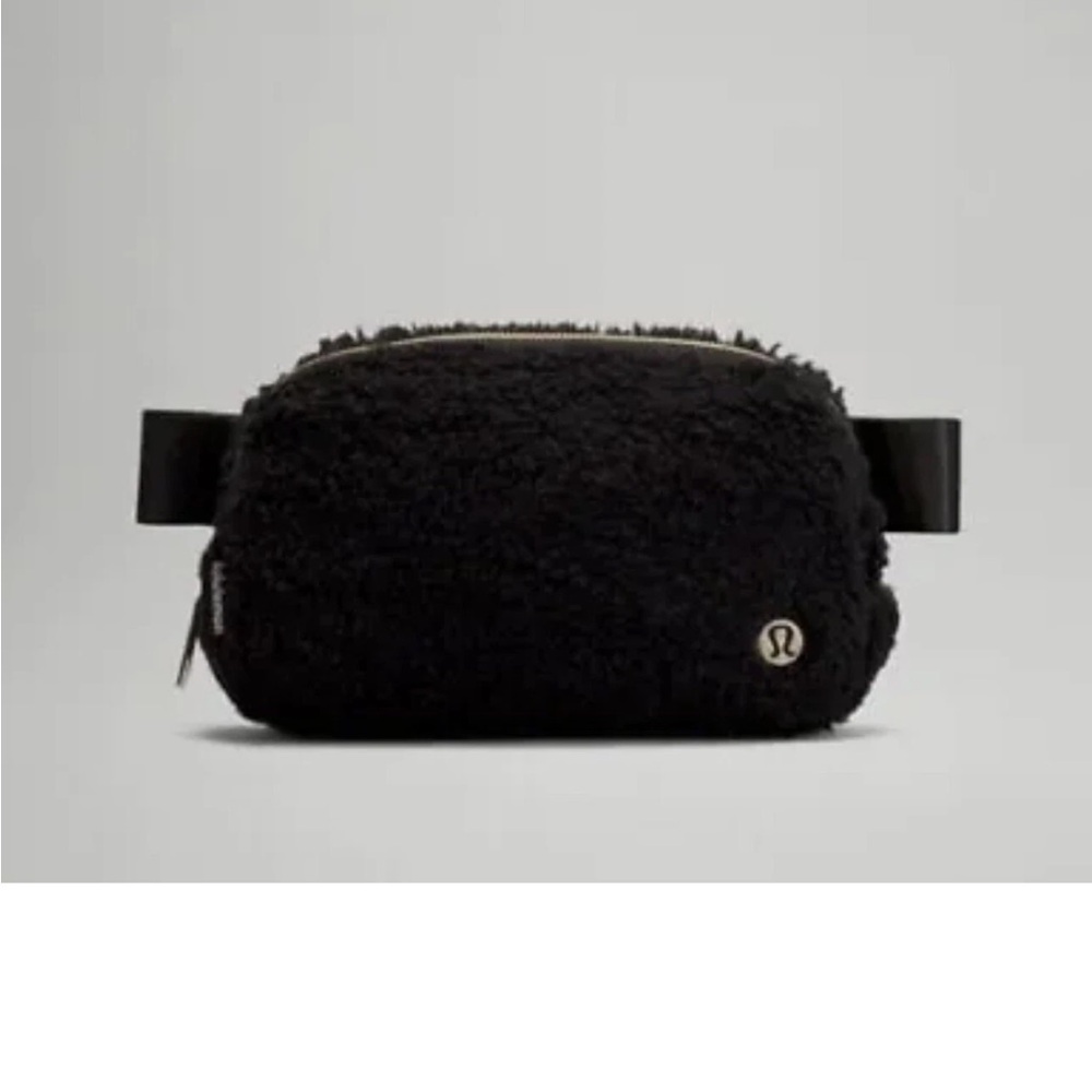 Lululemon Black Sherpa Belt Bag
